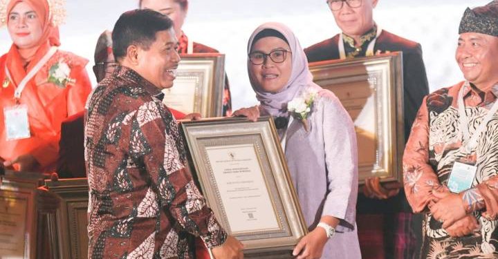 Indramayu Raih Penghargaan Kabupaten Sehat Swasti Saba Wiwerda Tahun