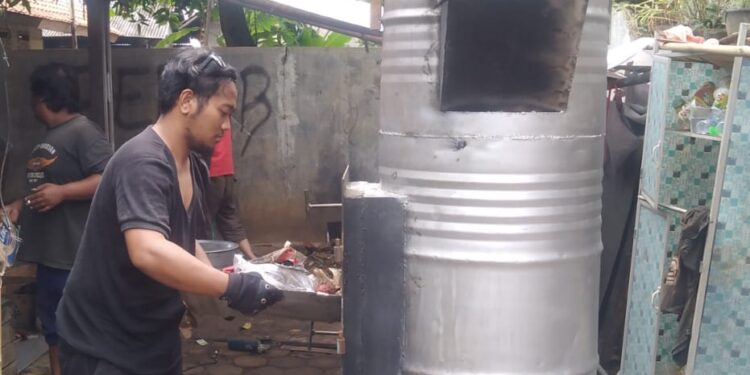 Pengurus “FK-MPL Kabupaten Subang, Uji Coba Alat Protektif Peleburan Sampah Sebelum Dioperasikan