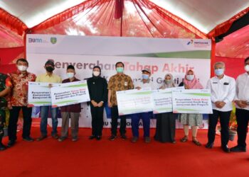 PERTAMINA BALONGAN Penuhi Janji Berikan bantuan Tahap Akhir Perbaikan Rumah Warga