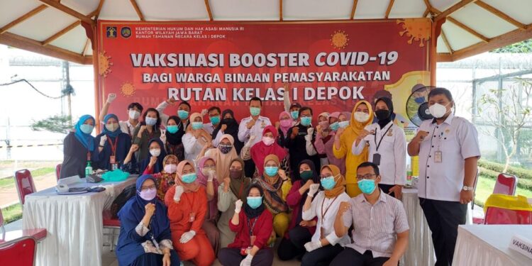 Vaksinasi Booster Warga Binaan Rutan Depok Disaksikan KAKANWIL Beserta KEMENKUNHAM Jabar