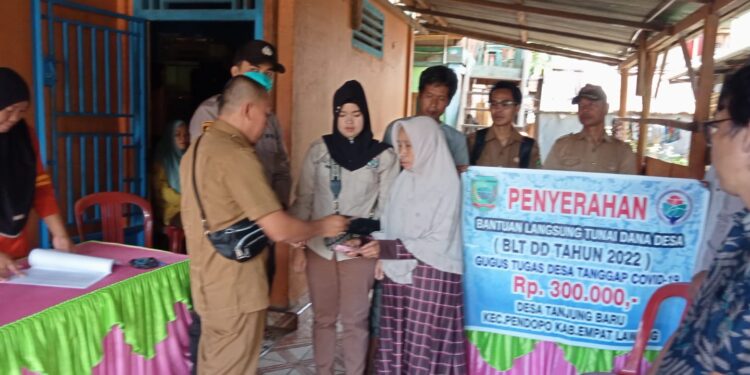 Desa Tanjung Baru Kecamatan Pendopo Bagikan BLT DD 3 Bulan Sekaligus, ke 111 KPM