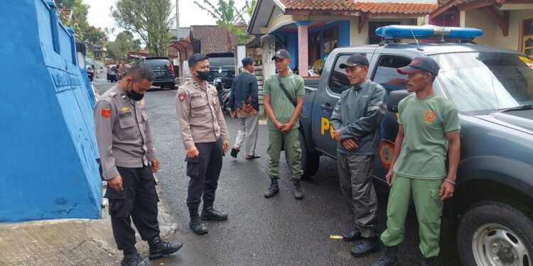 Polsek Kadugede Giatkan Monitoring Situasi Dampak Hujan di 2 Kecamatan