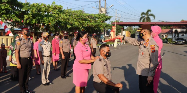 Kapolresta Pimpin Upacara Korps Raport Kenaikan Pangkat Setingkat Lebih Tinggi Personil Polresta Deli Serdang