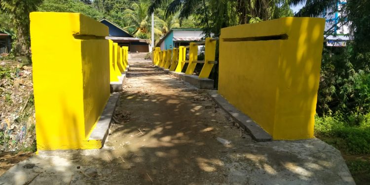 Proyek Pembangunan Jembatan Menuju Perkebunan di Desa Sendawar  Kabupaten Seluma Tahun 2022 Belum Seumur Jagung Sudah Retak – retak