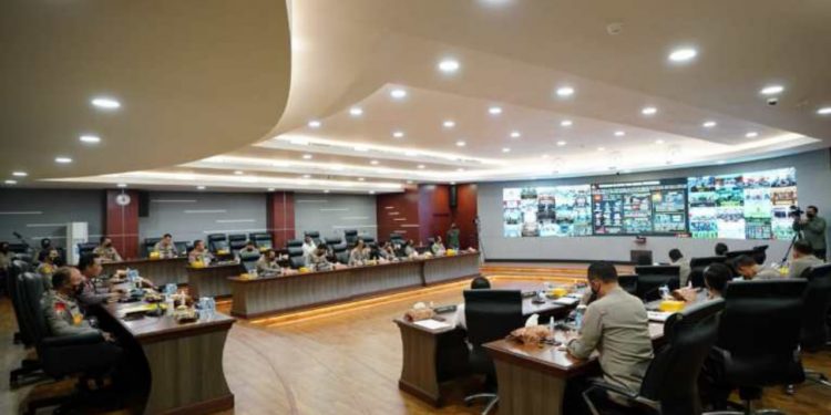 Kapolri: Raih Kepercayaan Publik untuk Terus Kawal Kebijakan Pemerintah