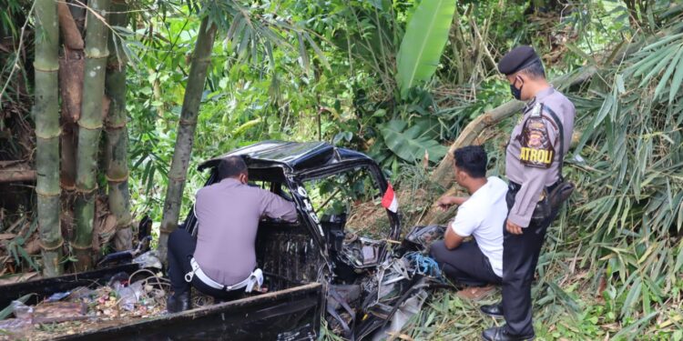 Mobil Pick Up  Berpenumpang 17 Orang Dari Majalengka Jurusan Panjalu, Masuk Jurang Sedalam 30 Meter