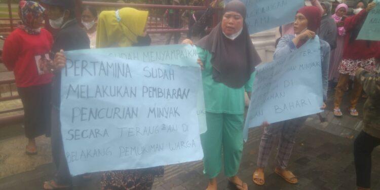 Terkait Pipa Pertamina, Warga Kampung Kurnia Belawan Bahari Aksi Damai Ke Kantor Wali Kota Medan