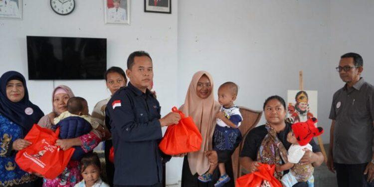 Dukung Indramayu Zero Stunting, DISKOMINFO Indramayu Bagikan PMT