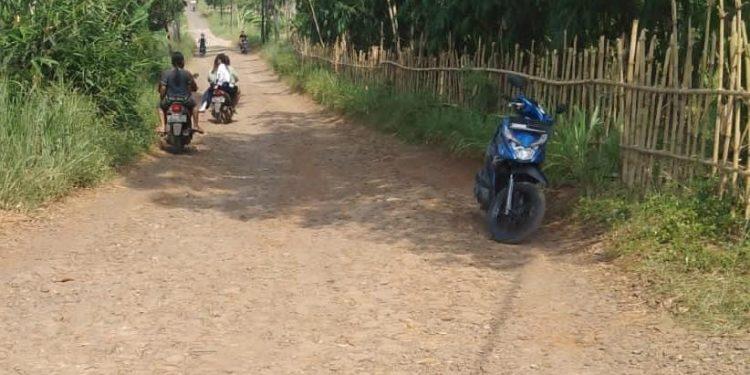 Sangat Miris, Jalan Penymabung Dusun Kedungpicung Timbangwara Rusak Parah