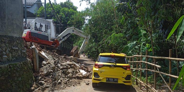 Waduh Ngeri! Pagar Rumah Sakit Bunda Aliya Ambruk