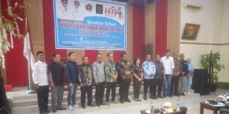 Pemkab Labuhanbatu Buka Seminar Sehari Persatuan Wartawan Indonesia (PWI) dan HPN
