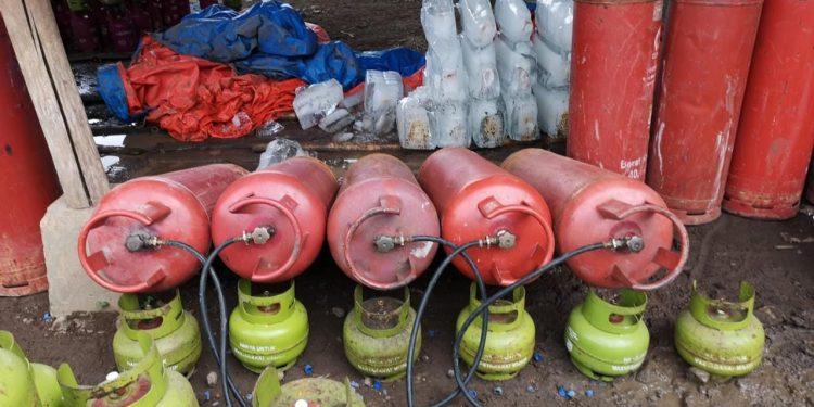 TIM Unit III Subdit II Bareskrim Mabes Polri Menindak Pengoplos GAS di Kabupaten Garut