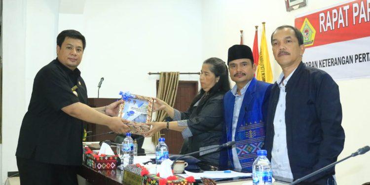 Bupati Samosir Sampaikan Nota Pengantar LKPJ Tahun Anggaran 2022