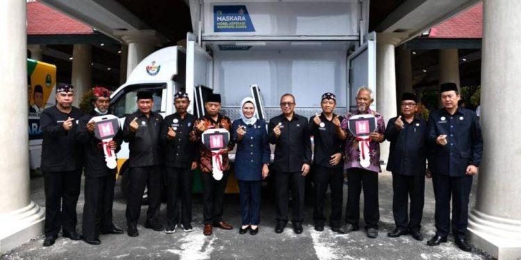 Bupati Nina Serahkan Mobil MASKARA Kepada 3 Desa