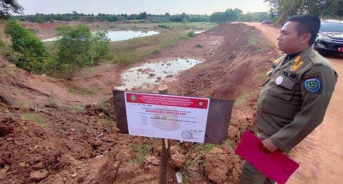 SatPol PP Kabupaten Indramayu Segel Lokasi Proyek Galian Tanah Merah Tak Berizin