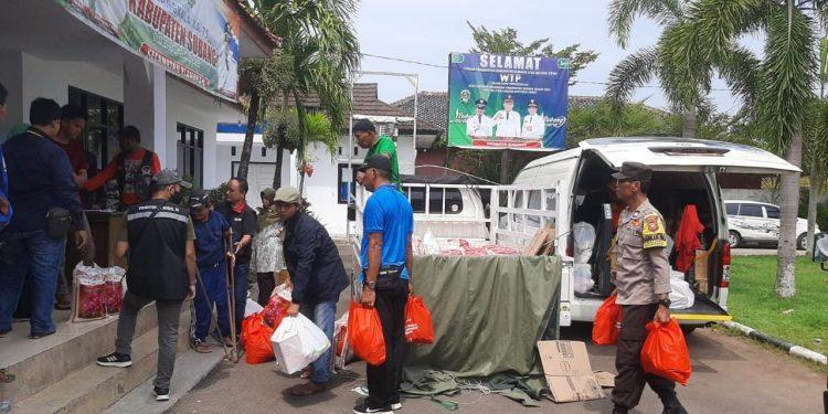 Penyaluran Bantuan Atensi Kemensos RI Sentra Terpadu Inten Soeweno (STIS) Di Kecamatan Blanakan.