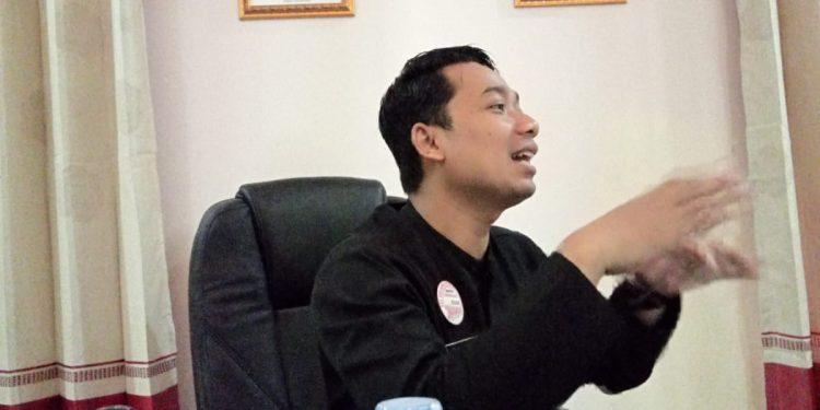 Perbaikan Jalan Imbas Dari Armada PT.  Bumi Karsa Dalam Sosialisasinya  di Kantor Kecamatan Cantigi