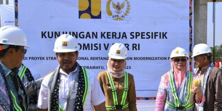 Tingkatkan Pasokan Air Petani, Bupati Indramayu Bersama Anggota Komisi V DPR RI Tinjau Daerah Irigasi Saluran Cipelang