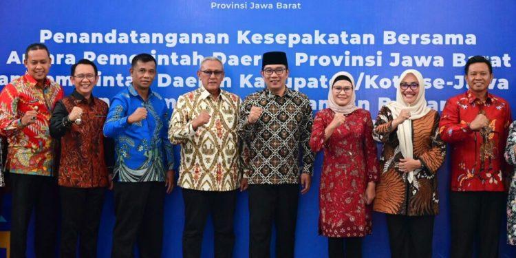 Bupati Nina dan Kepala Daerah Se – Jawa Barat Tandatangani MoU Dengan Pemprov Jabar Tentang Pendanaan Bersama Pilkada Serentak Tahun 2024