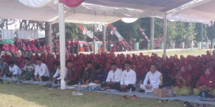 Alun-Alun Kecamatan Purwadadi di Banjiri Oleh Ibu-Ibu Majelis Talim, se Kecamatan Purwadadi.