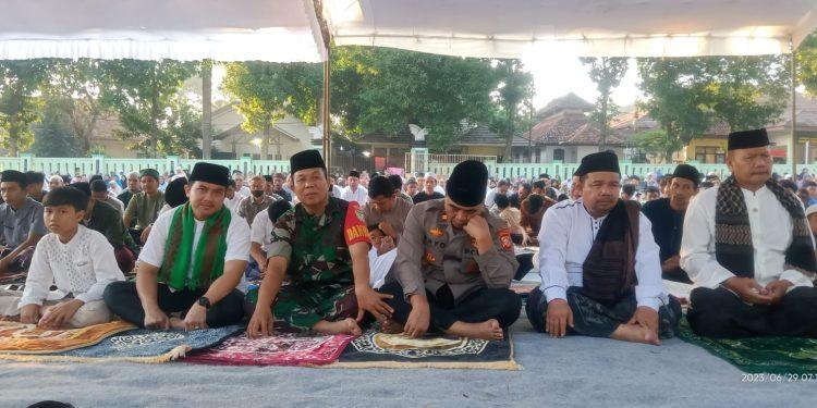Muspika Purwadadi Melaksanakan Solat Idul Adha di Alun-alun Kecamatan Purwadadi, Qurban Satu Ekor Sapi