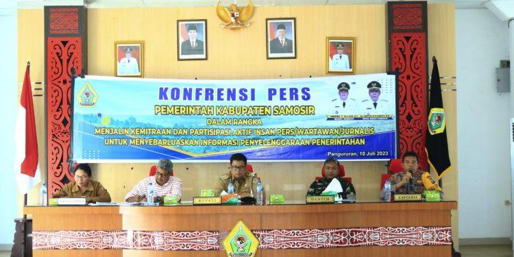 Terkait Pemberitaan Dugaan Pupuk Palsu, Pemkab Samosir Gelar Konfrensi Pers
