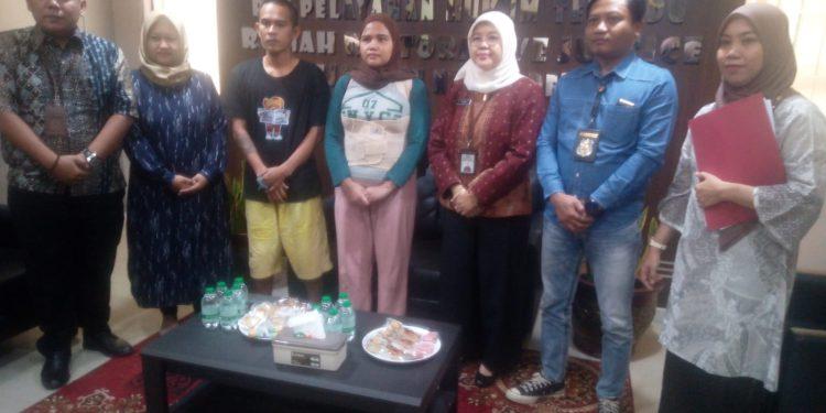 Kejaksaan Negeri Depok Berikan Restorative Justice Pertama Kepada Tersangka Suami Isteri