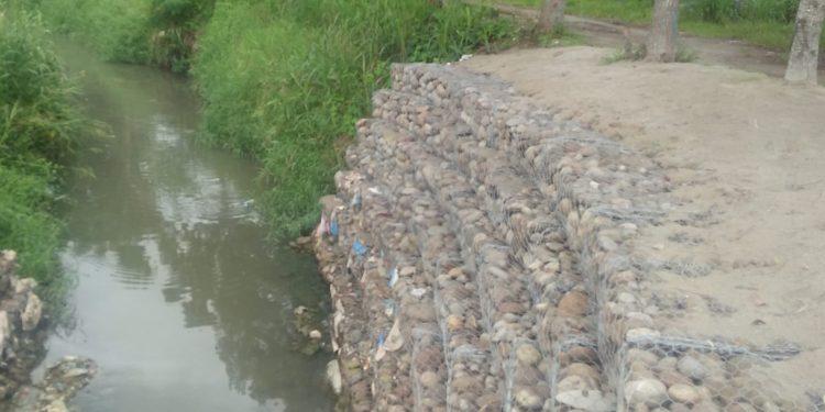Ngeri! Pekerjaan Proyek Di Desa Sena Dinilai Seperti Kisah Bandung Bondowoso, Warga Meminta DPRD Provinsi Turun Kelokasi