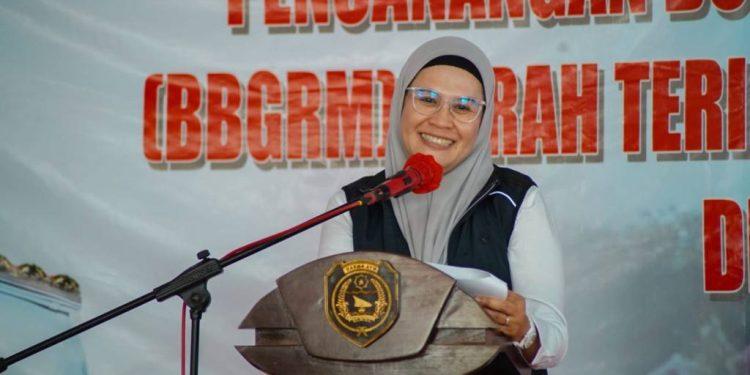 Bupati Nina Agustina Tinjau Ruangan Rusak SMP N 3 Kroya