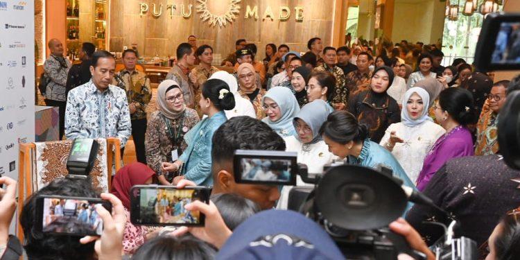 Bangga! Batik Tulis Complongan Indramayu Jadi Ikon Gelaran Batik Nusantara