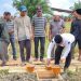 Kepala Desa Bagan Bilah Laksanakan Peletakan Batu Pertama untuk Pembangunan Pondok Pesantren Moderen Musthopa Darul Assayini di Dusun V