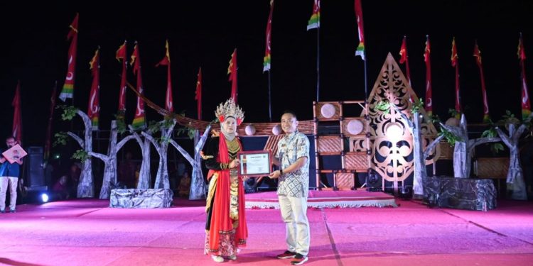 Dharma Nyi Endang Darma, Dedikasi Pemimpin Perempuan Membangun Daerahnya