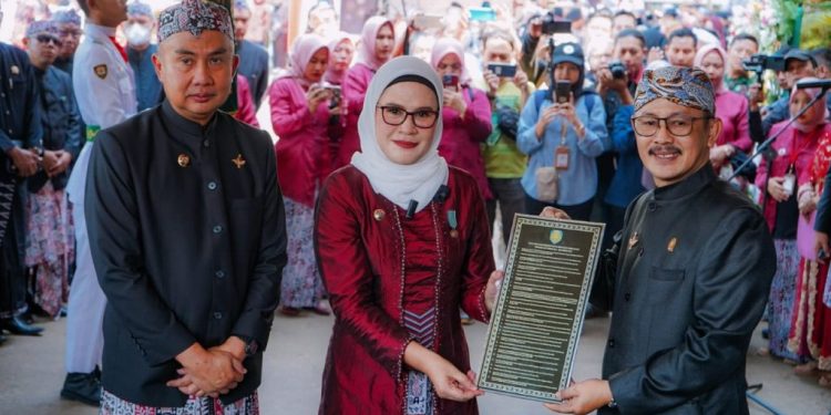 Bupati Indramayu dan Gubernur Jawa Barat Ajak Seluruh Komponen Tingkatkan Sinergitas