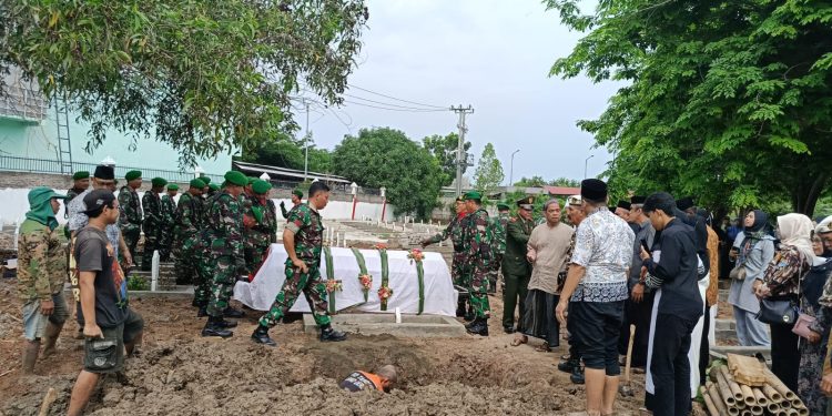 Kang Andri Tokoh Masyarakat Sukakerti Terima Amanat Dari Caleg DPR-RI Fraksi PDI-P TB. Hasanuddin Untuk Bagikan Seragam Senam Serta 1 Set Speaker Aktif