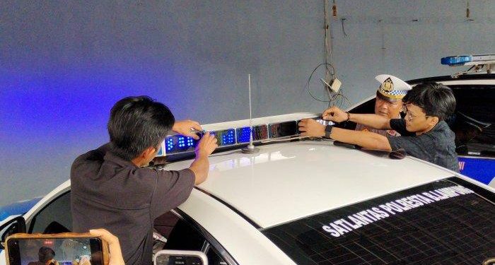 Cegah Penyakit, Pelipat Surat Suara Indramayu Diberi Asupan Vitamin