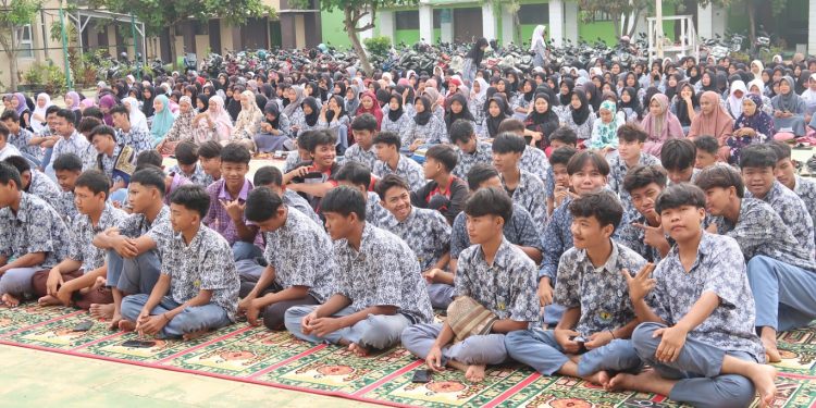 Giat Rutinitas SMAN 1 Lohbener Berbagi Setiap Hari Jumat