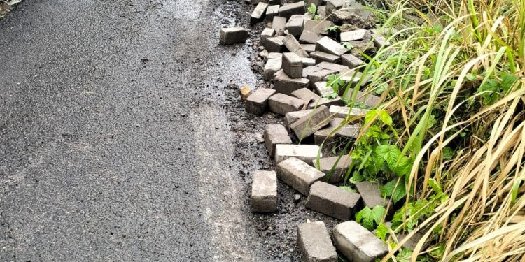 Kerusakan Ruas Jalan Capar Desa Koroncong, Warga Pertanyakan Perawatan Setelah Proyek Rehabilitasi Selesai