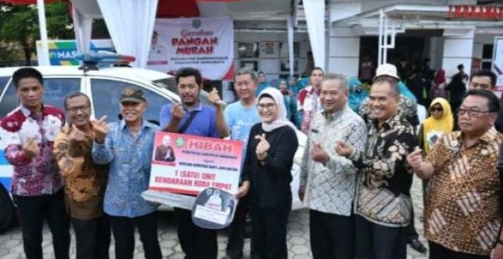 Bupati Indramayu Nina Agustina Hibahkan 1 Unit Mobil Ambulans Buat Yayasan Kematian Jaya Eretan