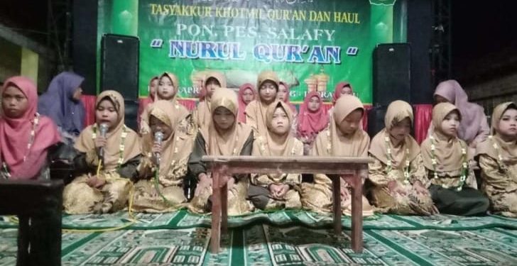 Bupati Indramayu Nina Agustina Hibahkan 1 Unit Mobil Ambulans Buat Yayasan Kematian Jaya Eretan