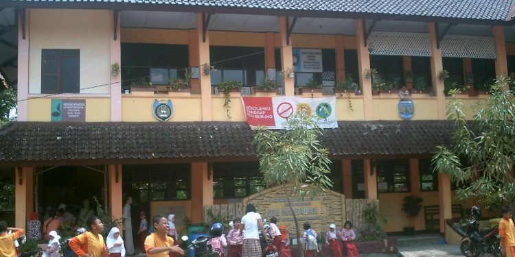 Kepala SDN I Margadadi Indramayu Diduga Korupsi Dana BOS tahun 2021-2023, Bingung Buat Laporan Penggunaan nya ke Kementrian Terkait