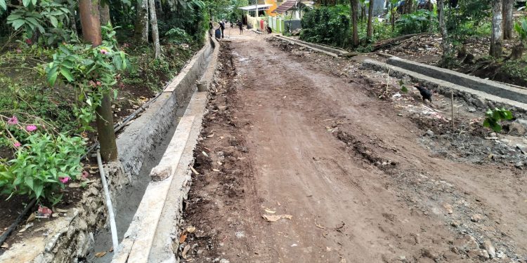 Antusiasme Warga Desa Koranji Menyambut Pembangunan Drainase di Ruas Jalan Kabupaten Pandeglang