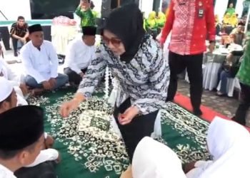 PLT Bupati Labuhanbatu Hadiri Acara Tepung Tawar Kepada Jemaah Calon Haji