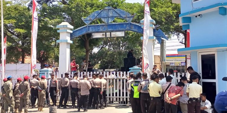 Di Demo ATJ, Dirut Perumdam Indramayu : Terimakasih Kritik Untuk PDAM yang Lebih Baik
