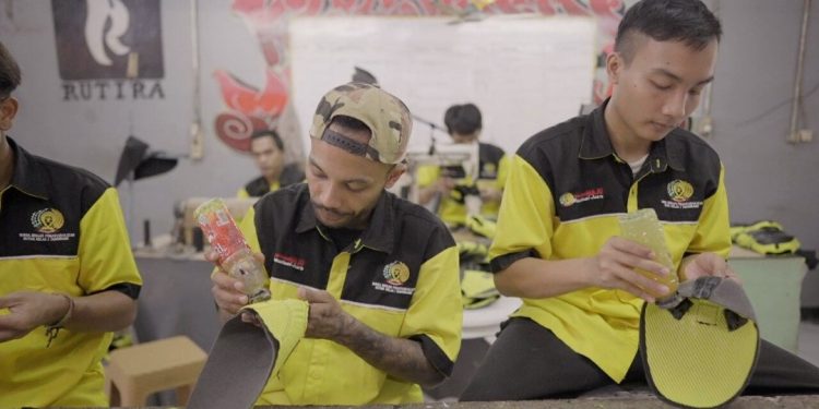 Kreatif ! Warga Binaan Rutan Kelas I Tangerang Produksi Karya Pasar Nasional Di Bengkel Kerja