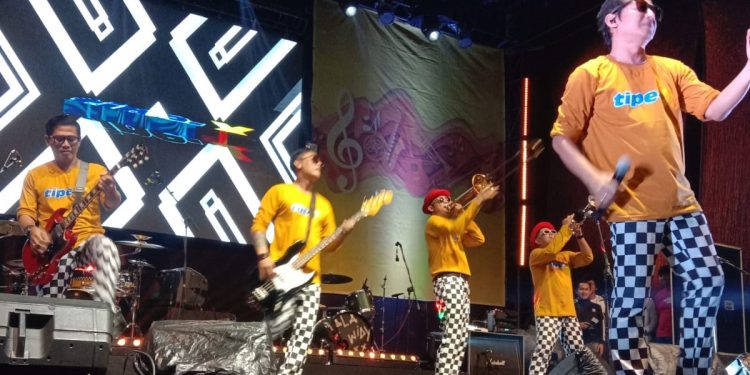 Ribuan Penggemar Tipe X Padati Alun Alun Selatan Kota Pagar Alam