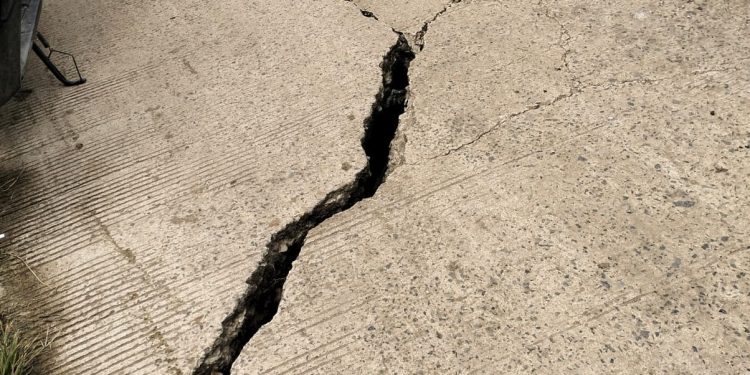 Jalan Akses Desa Junti Terancam Longsor: Perusahaan Harus Bertanggung Jawab!