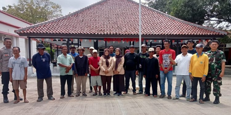 Masyarakat Desa Wanantara Melaporkan Kinerja BPD Desa Wanantara ke Kecamatan Sindang