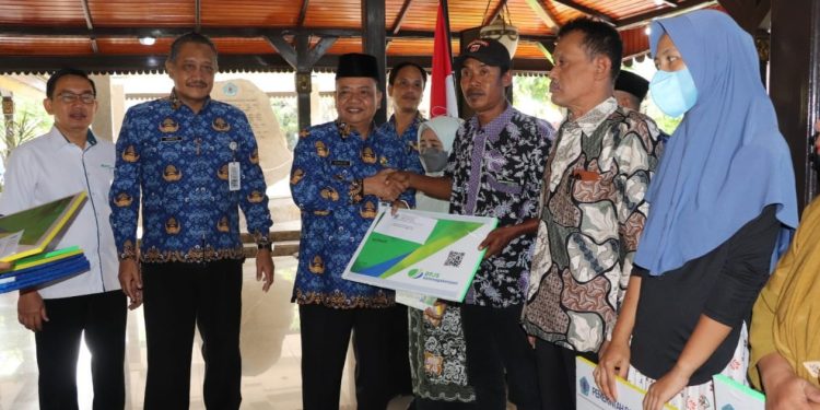 9866 RT dan RW Se Kabupaten Brebes Mendapat Fasilitas BPJS Ketenagakerjaan