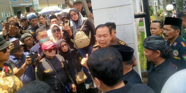 Ormas LAPBAS Indonesia Datangi Kejari Serang, Pertanyakan DUMAS, Plt.Kasi Intel Akan Telaah Lebih Lanjut ?