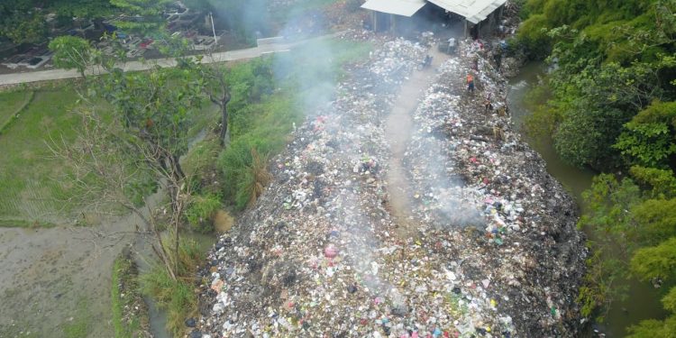 Pejabat Seakan Bungkam, Warga Desa Ngringo RT 005, Karanganyar Keluhkan Limbah Sampah